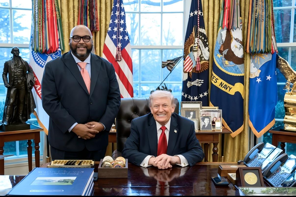 Bishop Kelvin L. Cobaris standing beside President Trump in the Oval Office